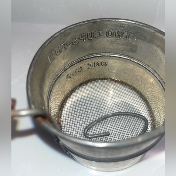 Vintage 2 cup flour sifter-rare find - Picture 2 of 5